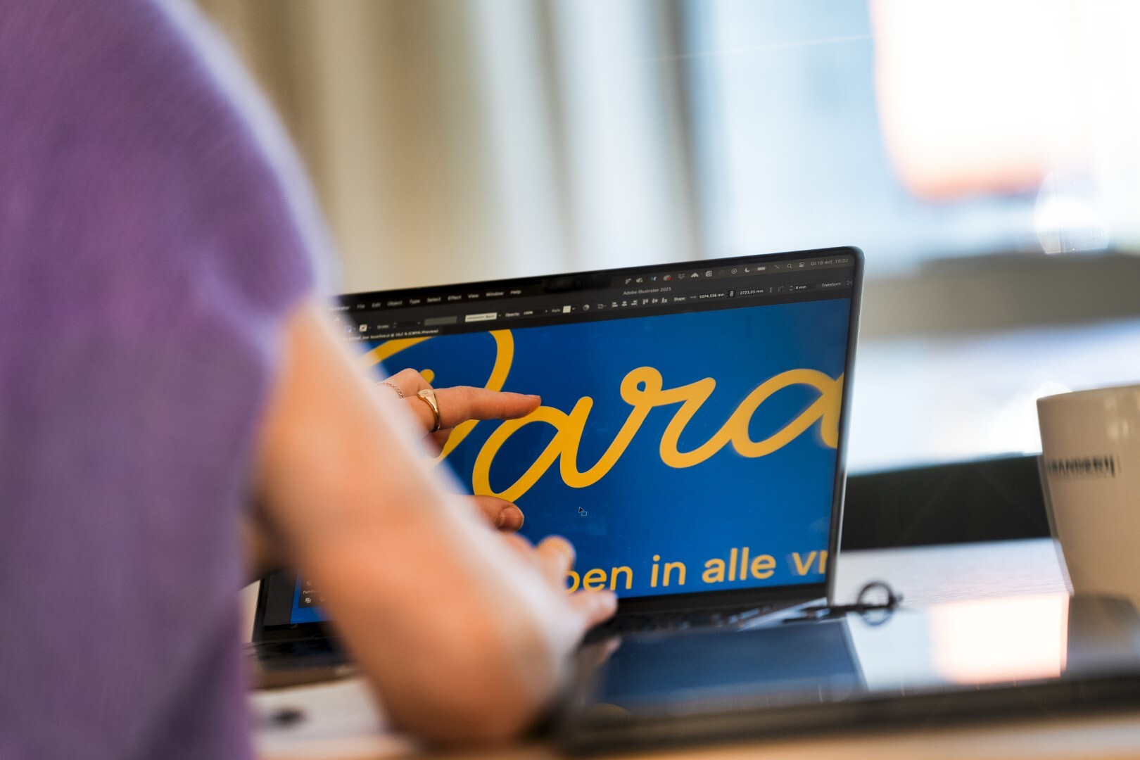 Een laptop scherm met het logo van Paraaf